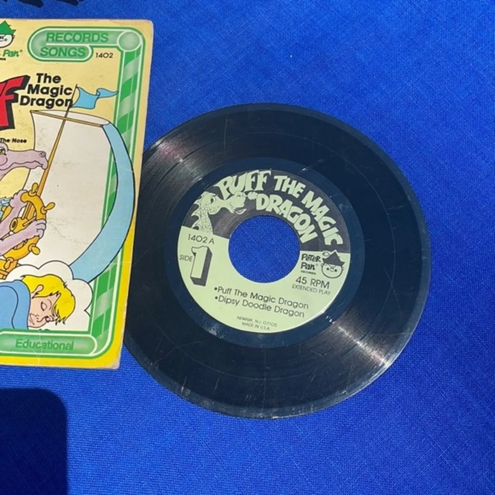 Puff the Magic Dragon 45 Record Extended Play (Peter Pan Players, 1402).